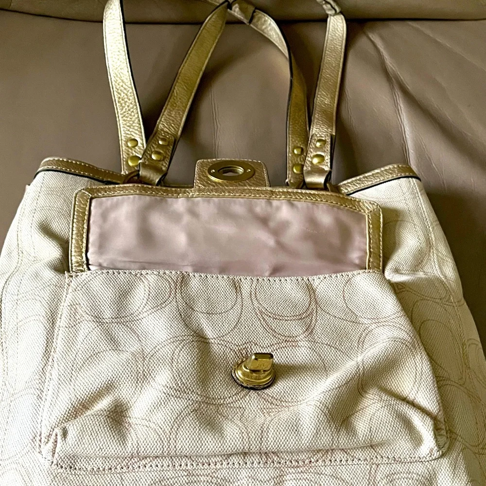 - Authentic Coach Signature Penelope Linen Tote/Purse.